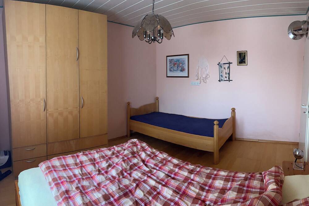 Ganze Wohnung, Einliegerwohnung  21/2 Zimmer, separater Eingang , ruhiger Lage in Dietenheim (Baden-Württemberg), Alb-Donau-Kreis