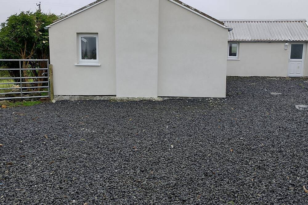 Comfortable three bedroom bungalow located in Orkney Islands complete with emus. in Orkney Inseln