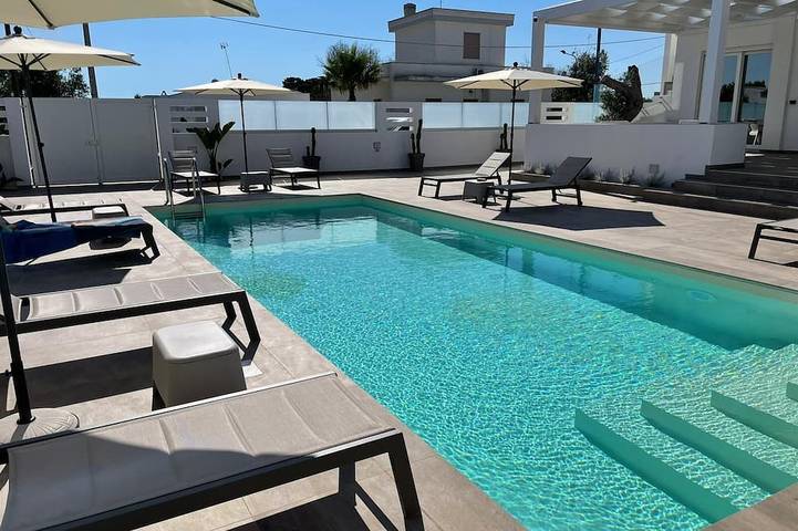 Appartamento per 4 persone, con giardino e idromassaggio nonché balcone e piscina in Racale