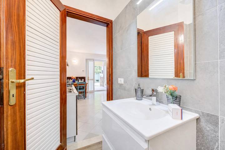 Ganze Wohnung, Vicolo 42-private Terrace-200m Lake in Salò, Gardasee-Berge