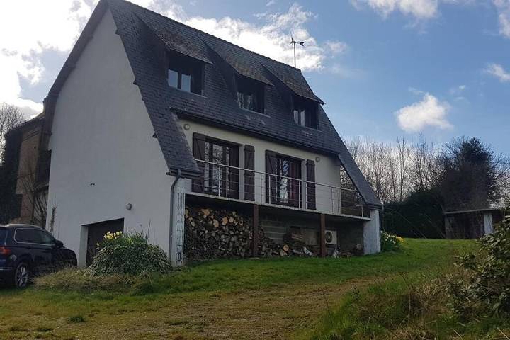 Location de vacances pour 14 personnes, avec Balcon et Terrasse ainsi que Jardin et Vue dans Ticheville