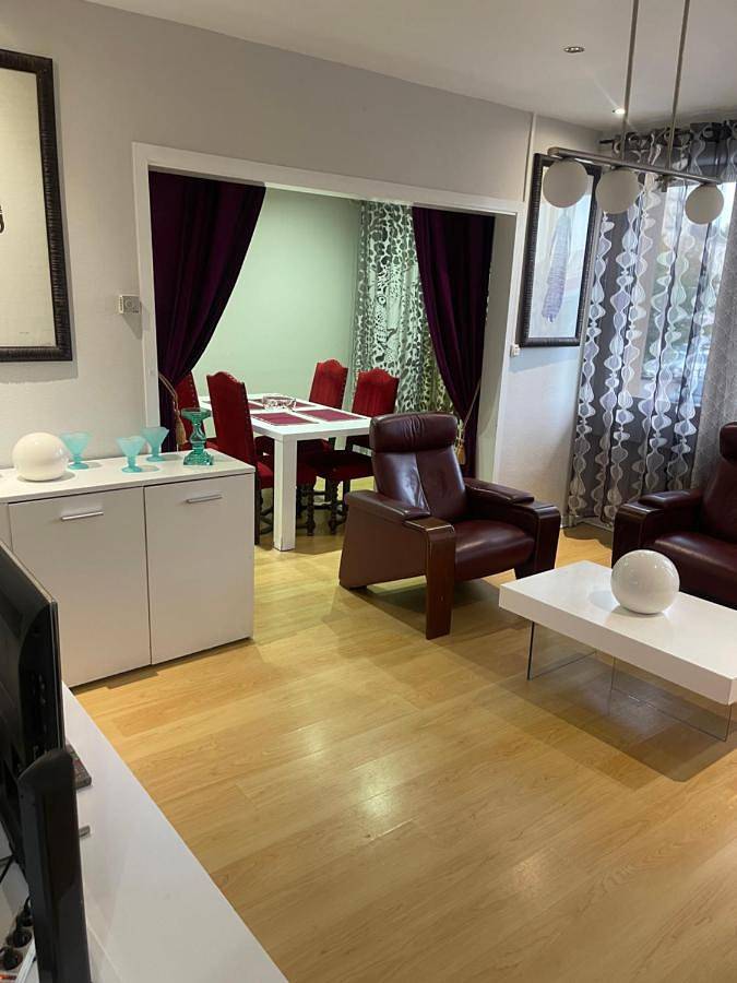 Appartement entier, Two-Bedroom Apartment in Chalon-sur-Saône, Région de Chalon-sur-Saône