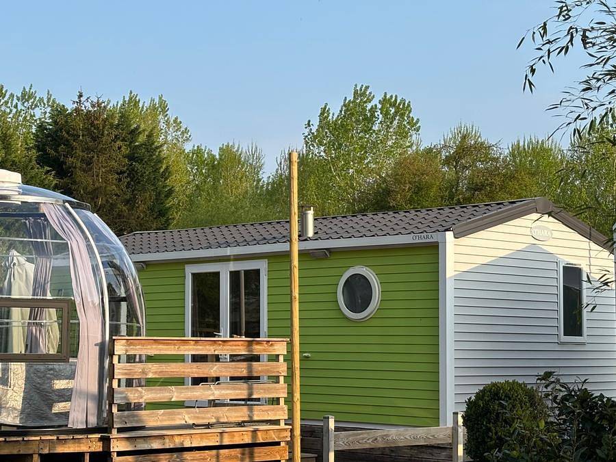 Flower Camping de la Trye - Bungalow 2 personas - 15-Bungalow Grand Marais 32m2 (2bed - 2/6pers.) + Jaccuzzi + Camas hechas + toalla + kit de bebidas - precio para 2 personas in Bresles, Río Oise