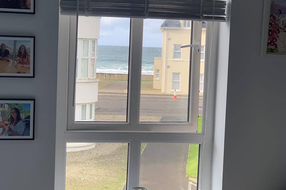 Fabulous 4 bedroom townhouse on West Strand beach 15 min walk to Royal Portrush in Portrush, Nordirland