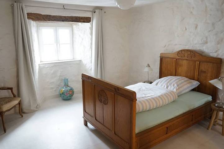Kunstvoll eingerichtetes Ferienhaus mit Wellnessbereich in Steffeln, Naturpark Hohes Venn-Eifel