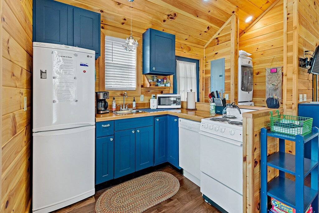 Tiny Home-Mary Ida's Place - walkable location in McDowell County