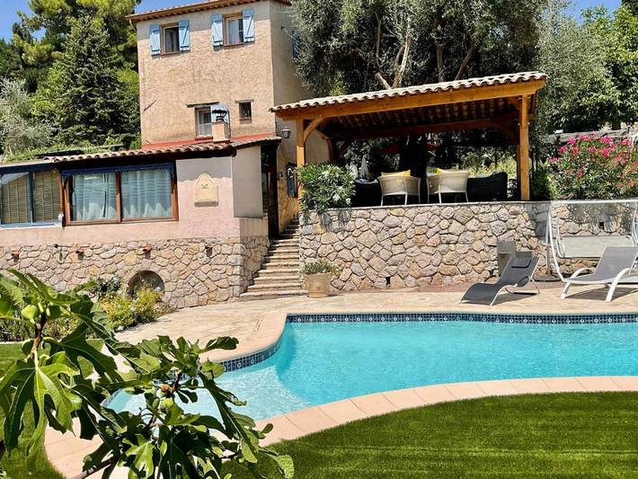 Location de vacances pour 2 personnes, avec jardin ainsi que piscine et vue à Le Bar-sur-Loup - 2