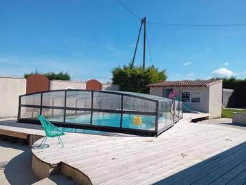 Location de vacances pour 7 personnes, avec terrasse ainsi que jardin et piscine, animaux acceptés à Livron-sur-Drôme