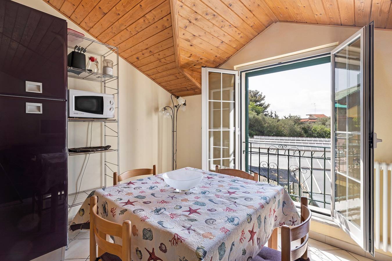 Entire apartment, Holiday Apartment "La Casa di Lady" with Sea View, Terrace & Wi-Fi in Ceriale, Riviera di Ponente