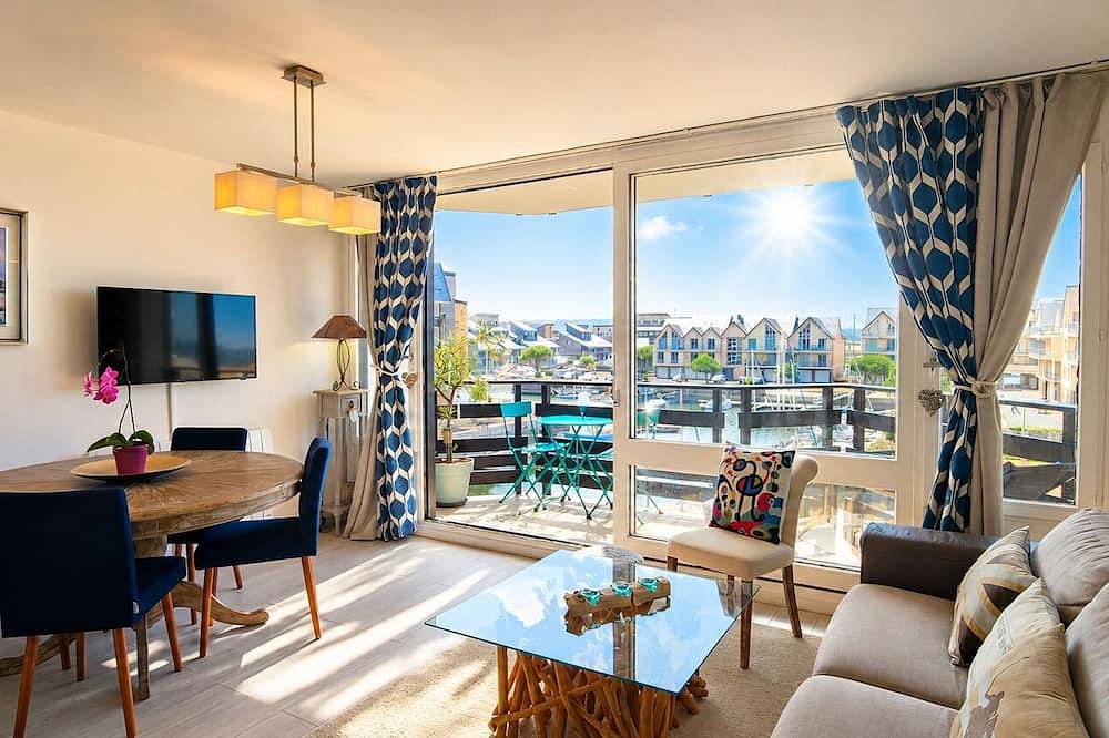 Appartement entier, Triplex magnifique vue mer et bassin marina depuis le balcon, proche du centre in Deauville, Région de Lisieux