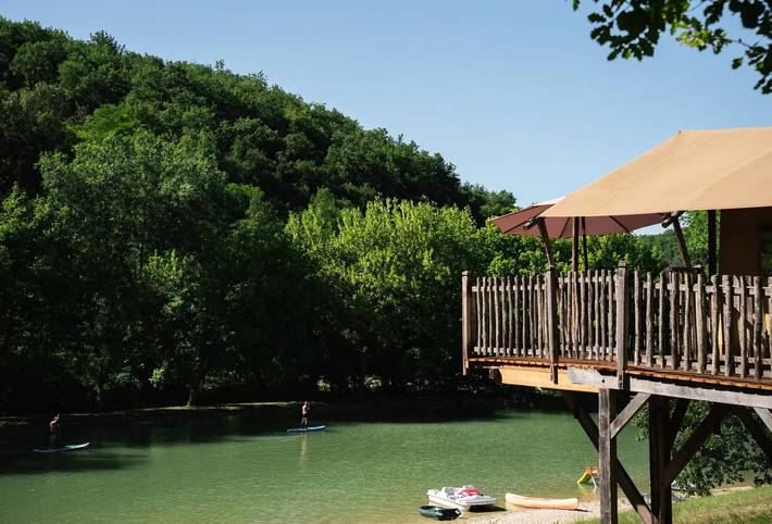 Mobil home pour 3 personnes, avec Terrasse et Piscine à Beaumont-du-Périgord