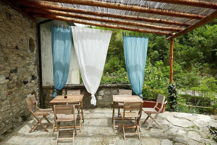 Location de vacances pour 2 personnes, avec jardin ainsi que vue et terrasse, adapté aux familles à Bettola - 4