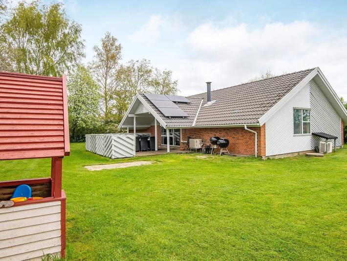 Ferienhaus für 10 Personen, mit Sauna und Terrasse sowie Pool und Whirlpool, mit Haustier in Pøt Strandby