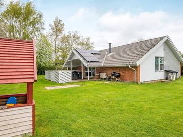 Ferienhaus für 10 Personen, mit Terrasse und Whirlpool sowie Sauna und Pool, mit Haustier in Pøt Strandby