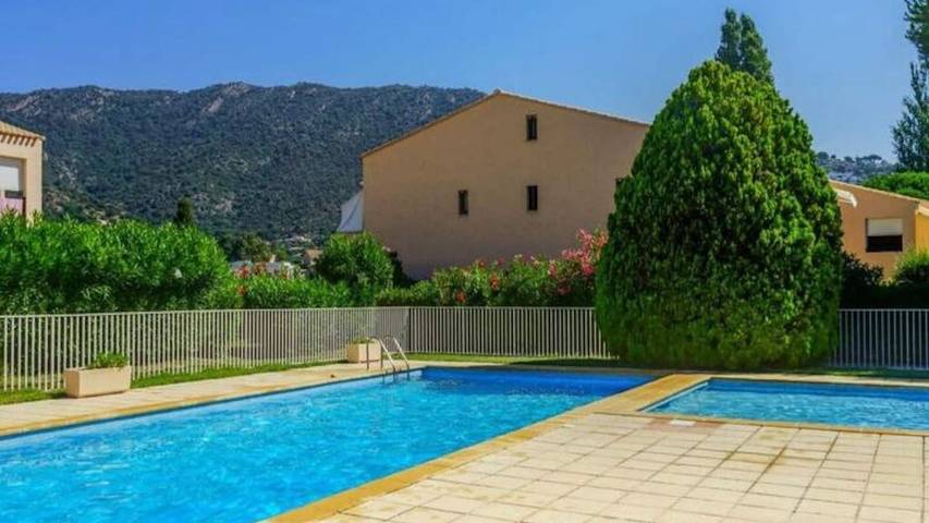 Gîte pour 5 personnes, avec balcon et piscine dans Plage Saint-Clair