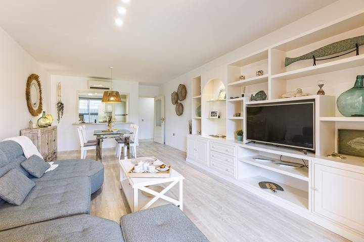 Ferielejlighed for 4 personer, med have og terrasse samt havblik, husdyr tilladt - 1