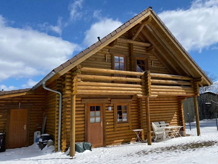 Ferienhaus für 8 Personen, mit Balkon und Terrasse sowie Garten und Sauna in Neuhaus am Rennweg