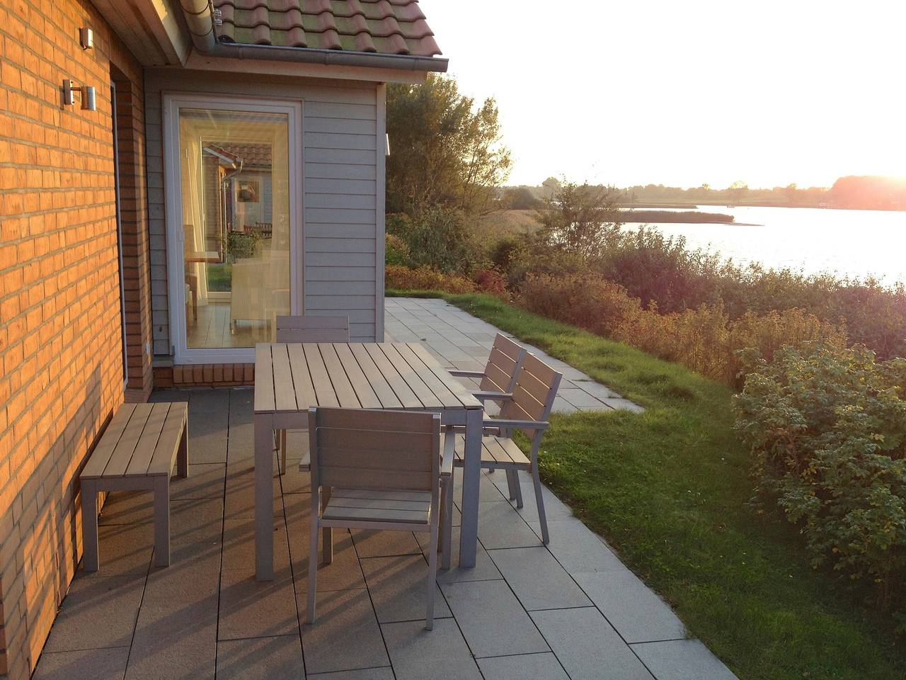 Ferienhaus 'Sonnenuferhaus' mit Meerblick, privater Terrasse und Wlan in Kosel, Rendsburg-Eckernförde