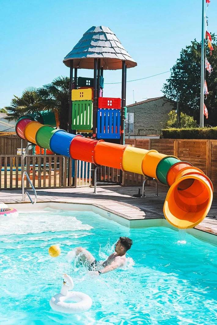 Chalet pour 4 personnes, avec bassin pour enfant