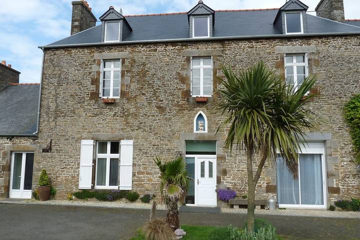 Gîte pour 6 personnes, avec Terrasse et Jardin à Saint-Broladre