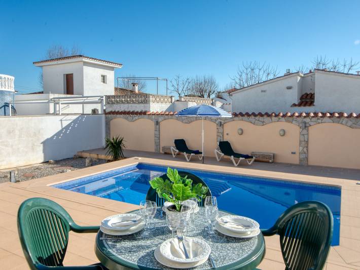 Ferienhaus für 4 Personen, mit Garten und Pool sowie Terrasse in Empuriabrava - 2