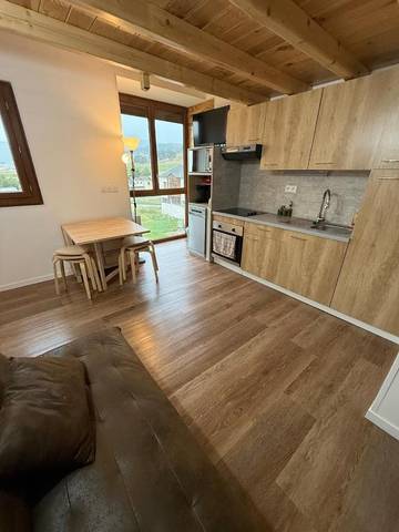 Gîte pour 4 personnes, avec vue sur le lac et vue à Puyvalador