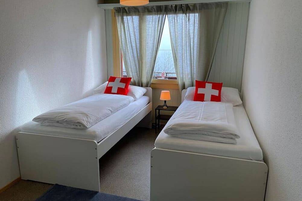 Swisshut Stunning Views Alps & Lake - Chalet Aeschlen in Sigriswil, Meer van Thun