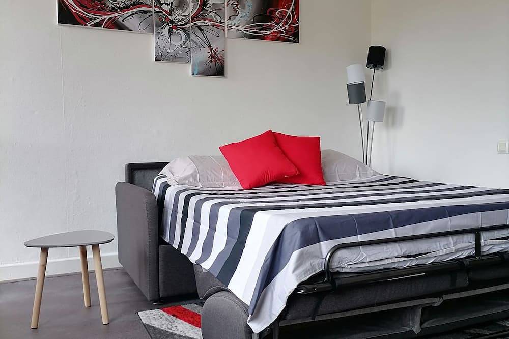 Appartement entier, Studio lumineux  avec balcon à deux pas de la cité médiévale in Sarlat-la-Canéda, Périgord Noir