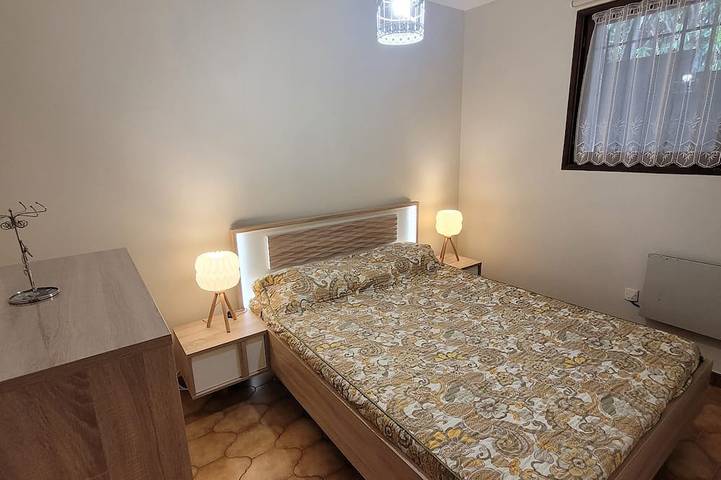 Ganze Wohnung, 3-room villa with garden. in Grasse, Mittelmeerküste (Frankreich)