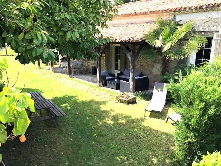 Location de vacances pour 6 personnes, avec jardin et piscine à Lolme - 4