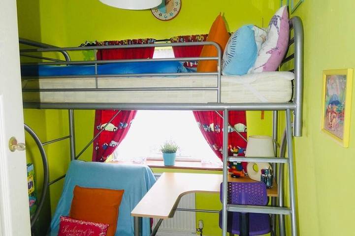Clean & Cosy 3 Bed House with Free Pvt Parking in Borough londonien de Croydon, Londres