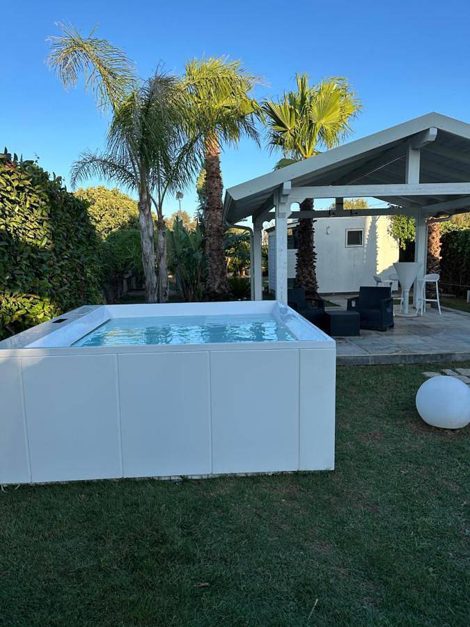 Dom dla 4 osób, z jacuzzi i ogród w Brindisi
