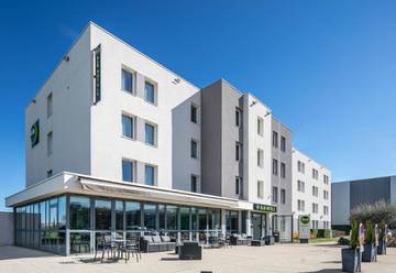 Hôtel pour 2 personnes, avec terrasse et vue, animaux acceptés à Saint-Quentin-Fallavier