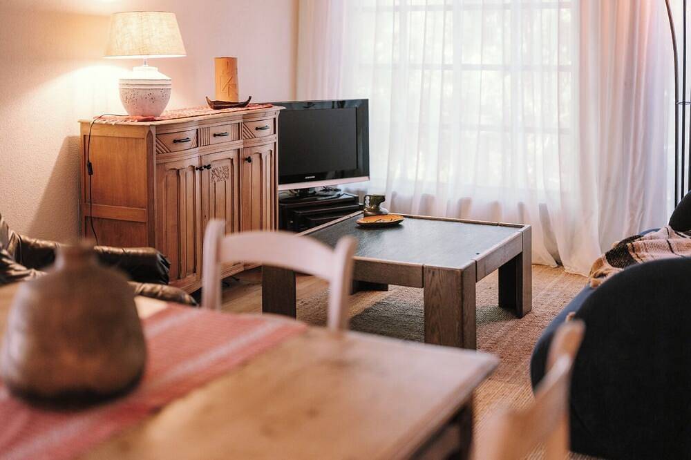 A cozy chalet nestled among the tall trees and birds. Pet-friendly! Great location! in Gellik, Lanaken