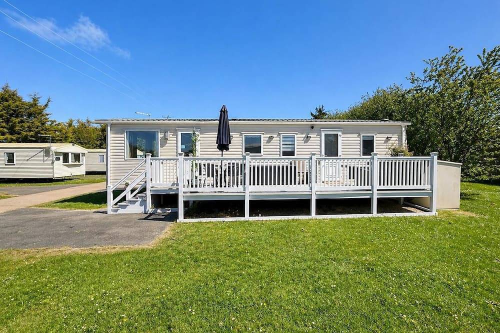 8 berth caravan at Orchards Haven in Clacton-on-Sea, Essex in Point Clear, St Osyth