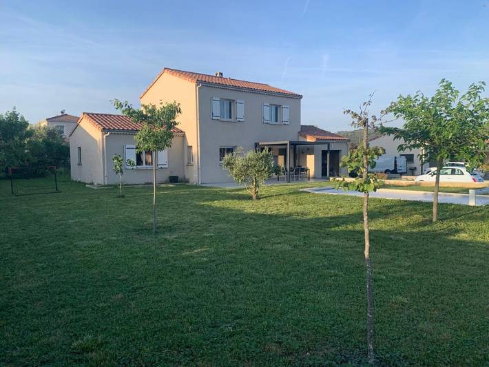 Location de vacances pour 6 personnes, avec terrasse et piscine dans Voie Verte