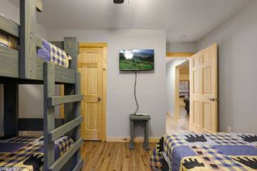 Log Cabin for 8 Guests in Sevierville, Sevier County, Picture 2