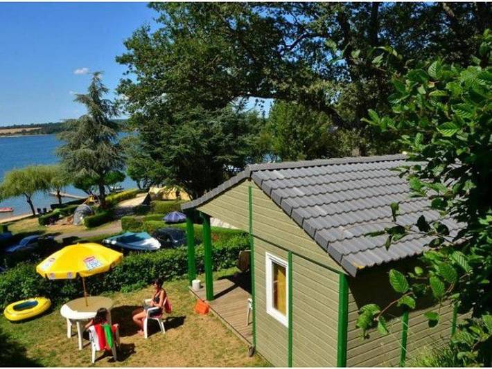 Camping pour 5 personnes, avec terrasse et piscine