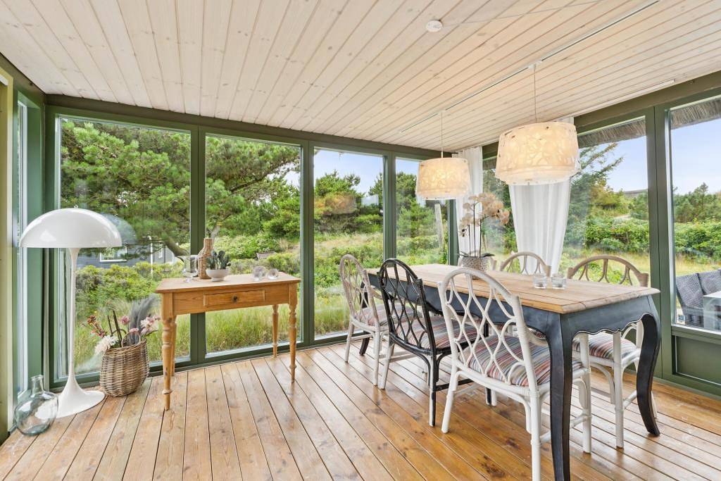 Cozy cottage with conservatory and space for 6 people in Søndervig, Holmsland Klit