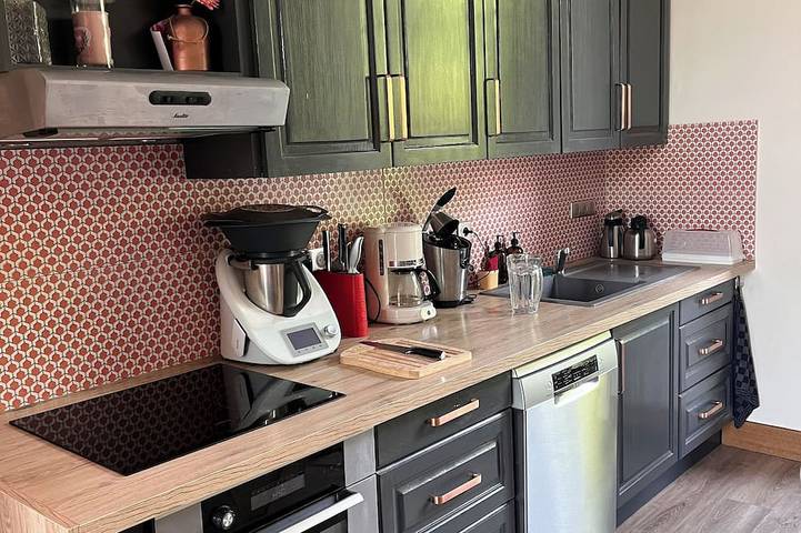 Location de vacances pour 11 personnes, avec piscine ainsi que jardin et jacuzzi à Cournon-d'Auvergne - 3