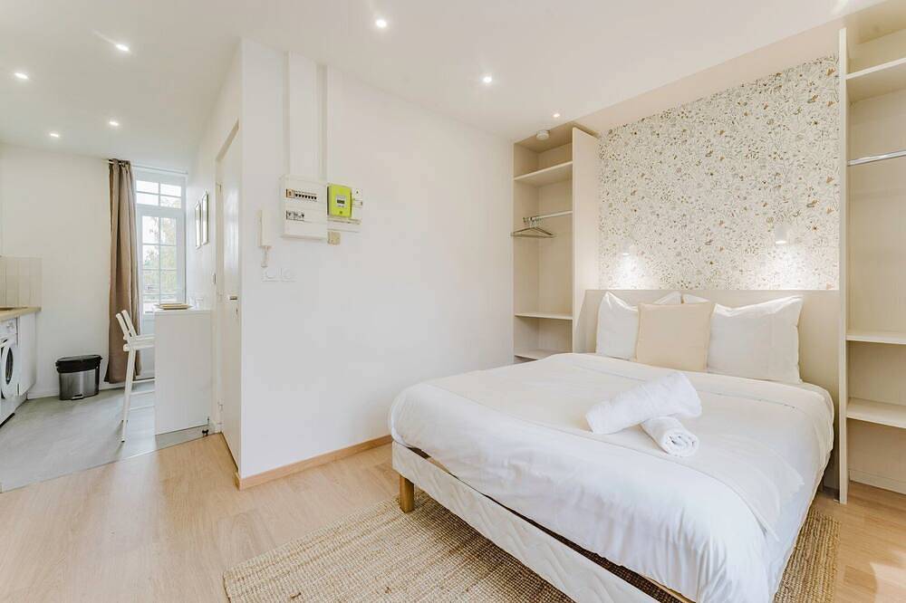 Entire apartment, Nice 20m2 bright atypical flat with terrace in Marcq-en-Barœul, Lille region