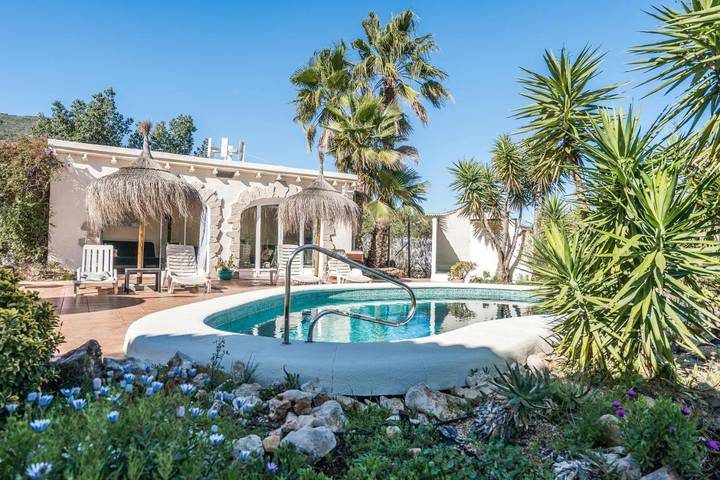 Casa de huéspuedes para 2 personas, con jardín además de vistas y piscina - 1