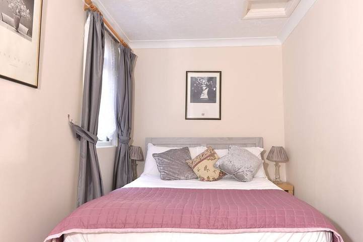 Apartamento entero, Excelente ubicación: capacidad para 5 personas en 2 habitaciones, a solo unos minutos de la playa y la ciudad in Eastbourne, Sussex Oriental