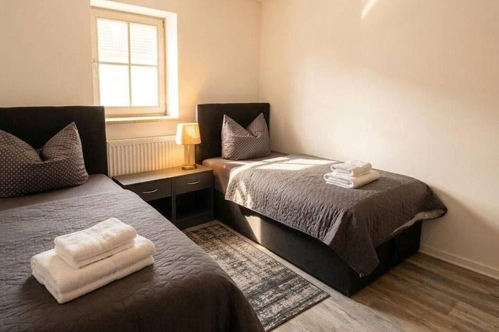 Ganze Wohnung, Elbquartier mit Balkon & Parkplatz in Pirna in Pirna, Elbsandsteingebirge