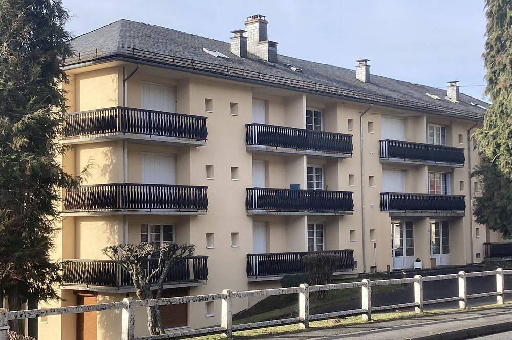 Entire apartment, Apt private residence close to all amenities and leisure facilities in La Bourboule, Volcans d'Auvergne Regional Nature Park