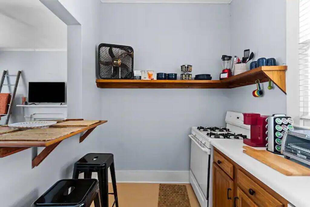 Ganze Wohnung, Balcony and 1 bedroom heart of Historic downtown! Steps to River Walk in Wilmington, New Hanover County