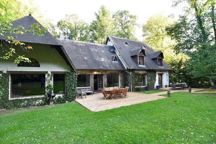Holiday rental for 12 people, with terrace and garden as well as pool in Normandy