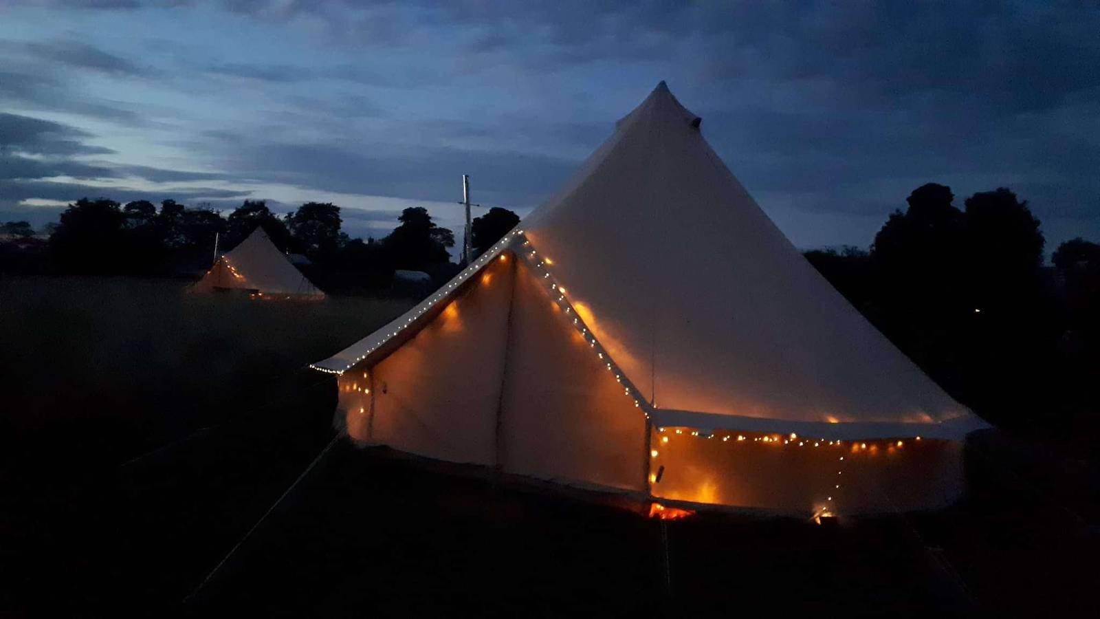 Chestnut 6m bell tent-Log burner-nr Whitby-Parking in North York Moors National Park