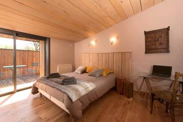 Cottage pour 2 personnes, avec jardin à Lagnieu