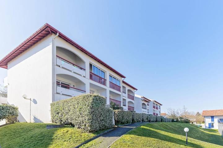 Gîte pour 4 personnes, avec piscine ainsi que balcon et bassin pour enfant dans Plage de l'Uhabia - 4